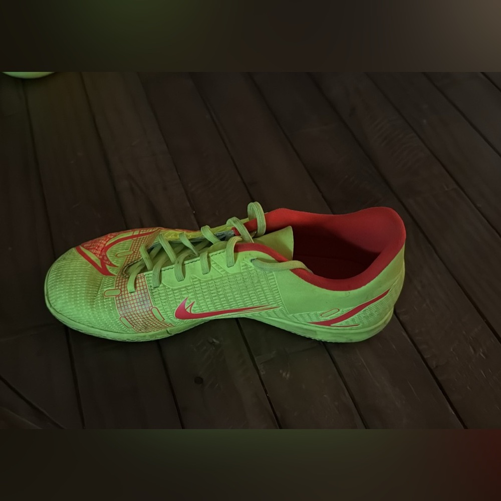Nike Mercurial Vapor 14 Boys Size 6